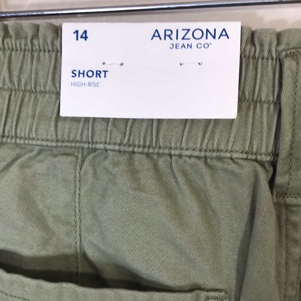 NEW Arizona High Rise Sage Daisy Short - Picture 6 of 8